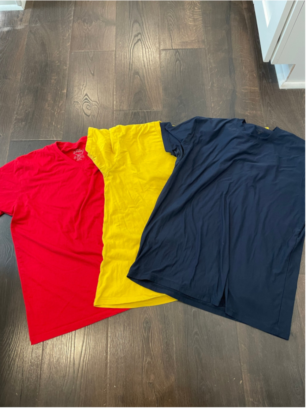 3 True Classic Men’s Solid 2 Crew Neck 1 V Neck Short Sleeve T-Shirt size Large